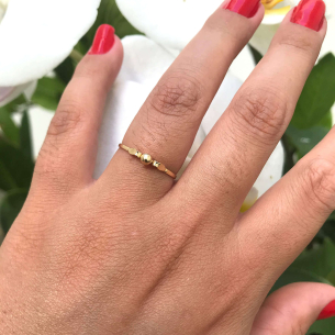 Anel Bolinha com Detalhe no Aro Ouro 18k