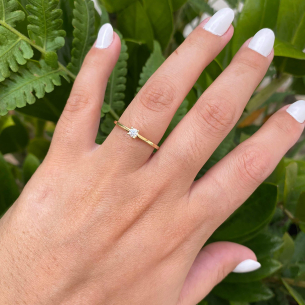 Anel Solitário 4 garras com Diamante Natural Ouro 18k