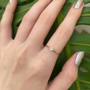 Anel Solitário Aro Liso com Zircônia 3mm Ouro 18k