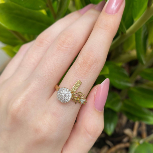 Anel Menina com Pingente, Plaquinha e Pedras Ouro 18k