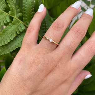 Anel Solitário com Diamante Natural Aro Trabalhado Ouro 18k