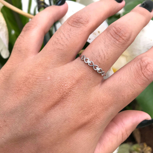 Anel Infinito com Diamante Ouro Branco 18k