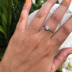 Anel Solitário com Pedra de Zircônia 5mm Ouro Branco 18k