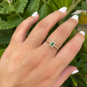 Anel Baguete Formatura Aro com Pedras Nutrição Ouro 18k