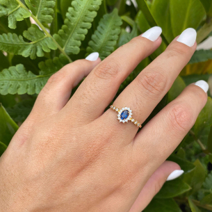 Anel Oval Formatura Aro com Pedras Direito Ouro 18k