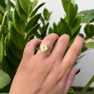Anel Chancela Oval Letra S Ouro 18k