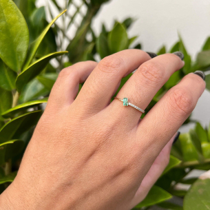 Anel Pedra Baguete Esmeralda e Diamantes Ouro 18k