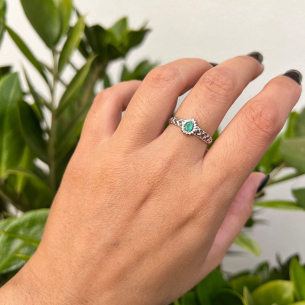 Anel Trançado Gota Com Esmeralda e Diamantes Ouro Branco 18k