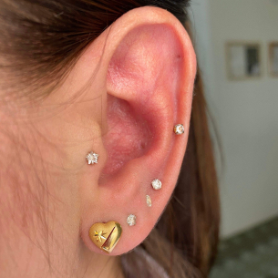 Brinco Coração Médio Fosco e Diamantado 8mm Ouro 18k