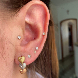 Brinco Três Corações Tricolor com Estrela Ouro 18k
