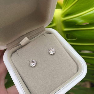 Brinco Solitário com Pedra de Zircônia 5mm Ouro Branco 18k