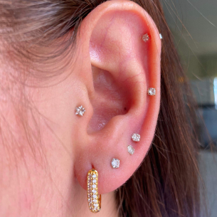 Brinco Argola Oval Pave com Zircônias Ouro 18k
