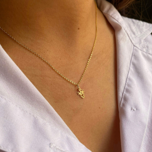 Pingente Menina Vazado Mini Ouro 18k