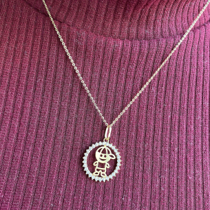 Pingente Menino Redondo Cravejado Ouro 18k