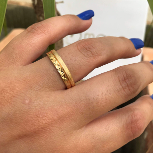 Aliança Trabalhada com Detalhes em Fosco 4.5mm Ouro 18k
