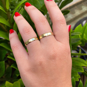Aliança Quadrada Lisa 4.3mm Ouro 18k
