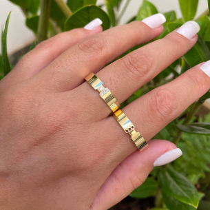 Aliança Reta Grossa com Zircônia Ouro 18k