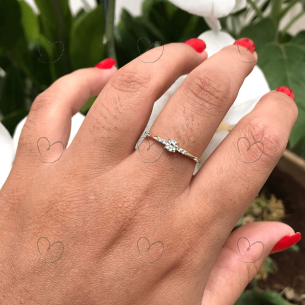 Anel Solitário com 7 Zircônias Ouro 18k