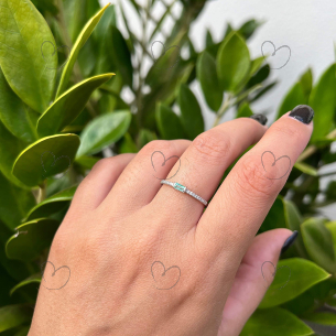 Anel Baguete e Zirconias Lateral Ouro Branco 18k