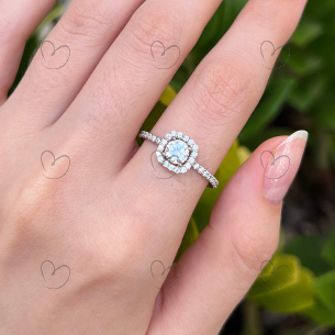 Anel Quadrado com Pedras Laterais Diamante Moissanita Ouro 18K