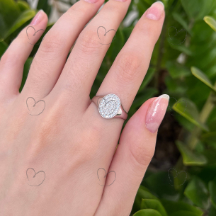 Anel Oval Pavê com Moissanita Ouro 18K