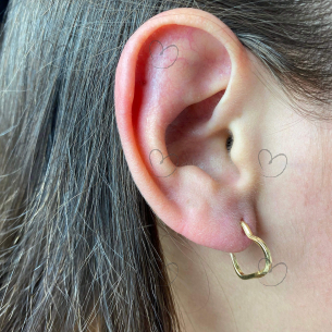 Brinco Argola Coração Torcido 1.8 cm Ouro 18k