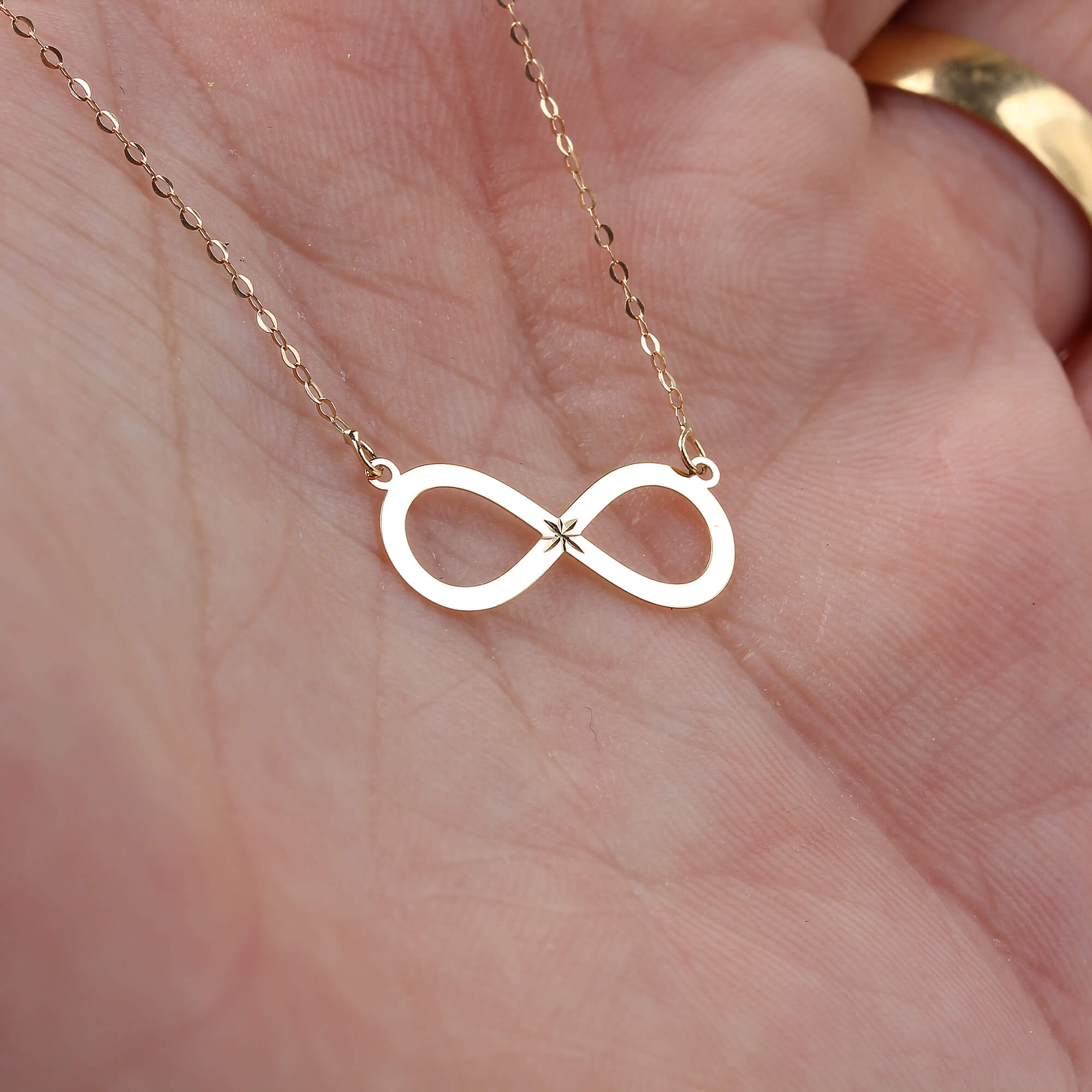 Gargantilha Infinito com Estrela Diamantada Ouro 18k